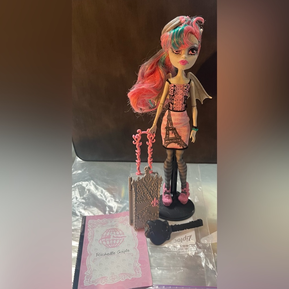 Monster high scaris rochelle goyle doll
